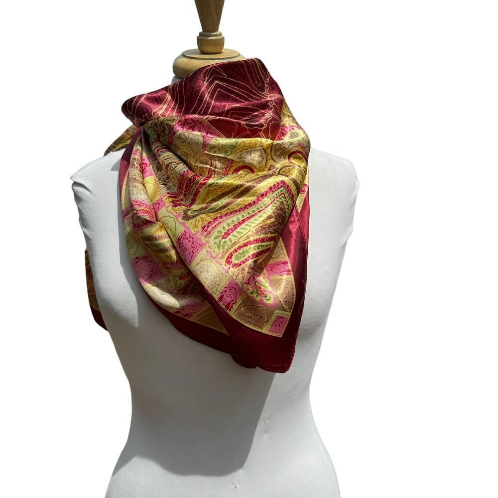 MOSI Square Print Scarf